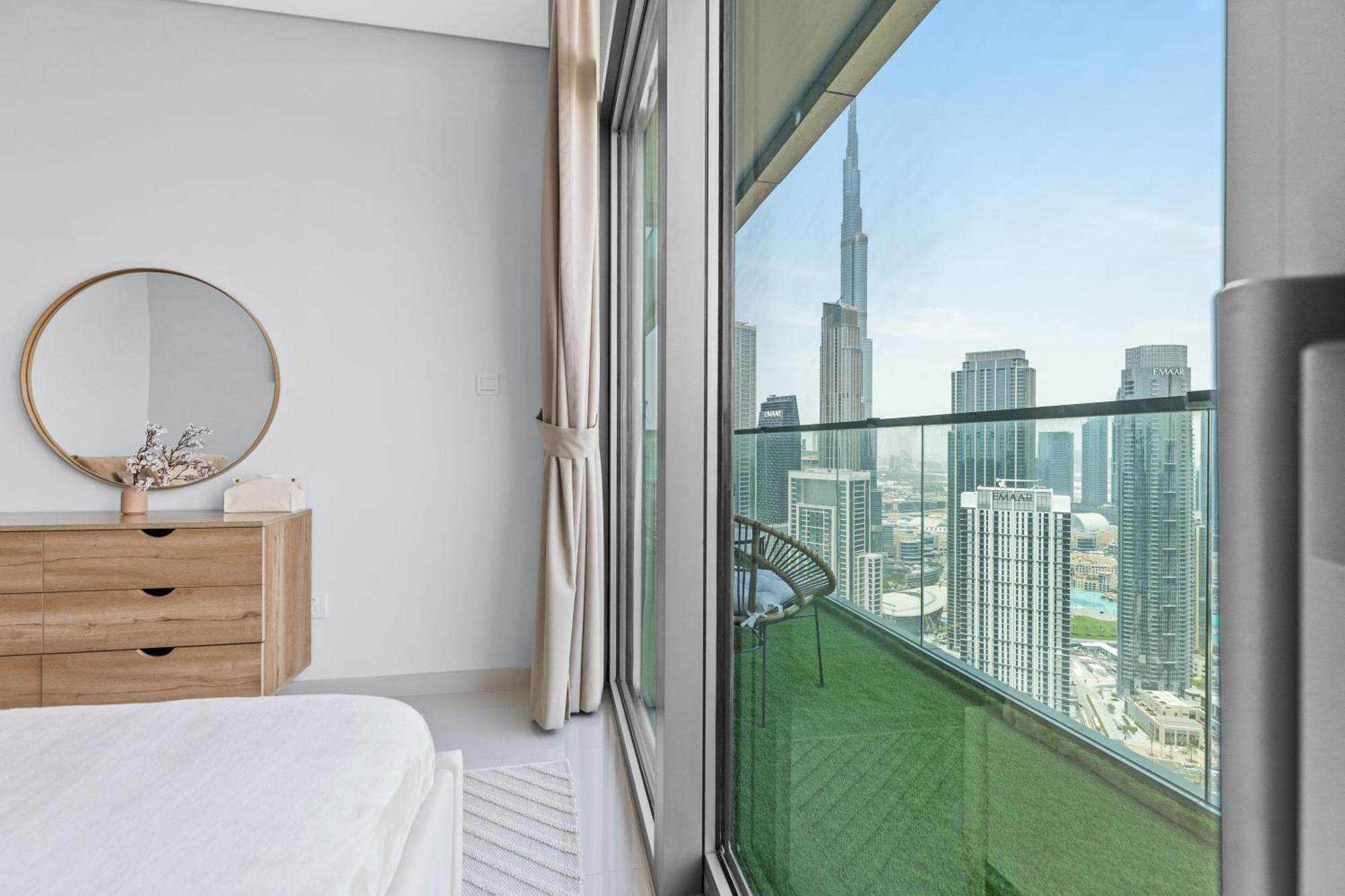 Luxury With Burj Khalifa Views & Infinity Pool Apartment *