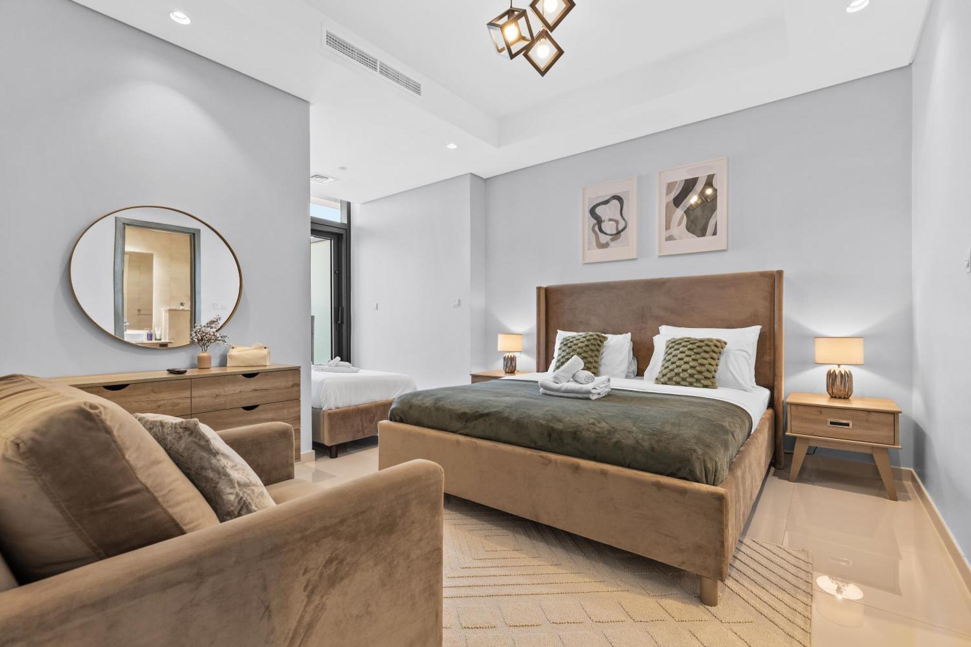 Luxury With Burj Khalifa Views & Infinity Pool Apartment *