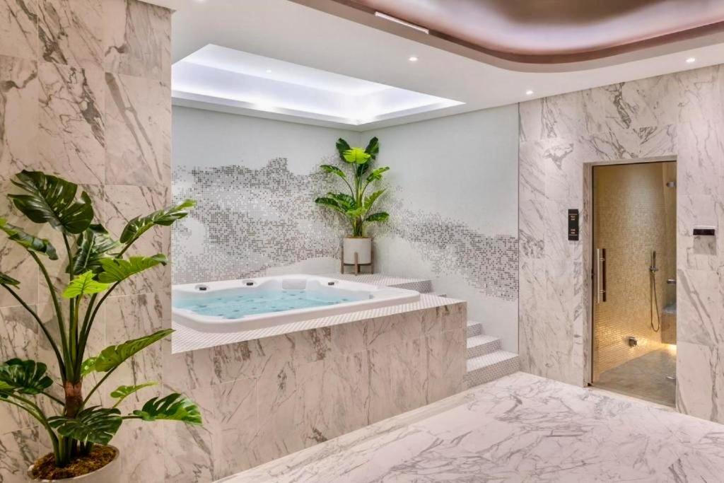 Apartment Luxury With Burj Khalifa Views & Infinity Pool Dubai