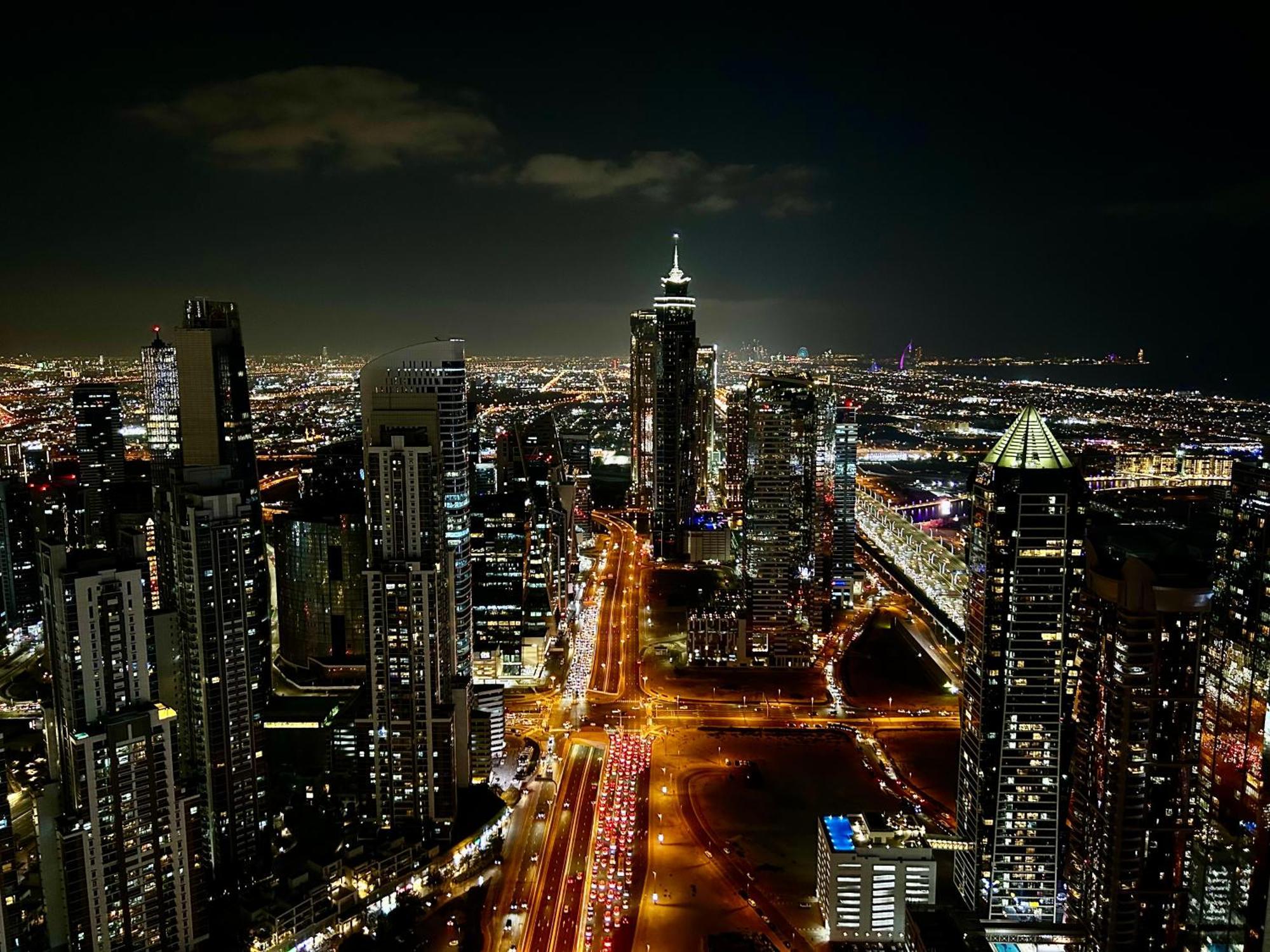 Luxury With Burj Khalifa Views & Infinity Pool Apartment Dubai