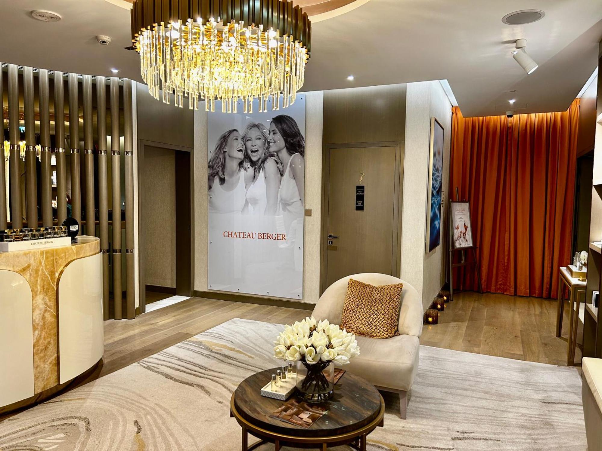 Luxury With Burj Khalifa Views & Infinity Pool Apartment