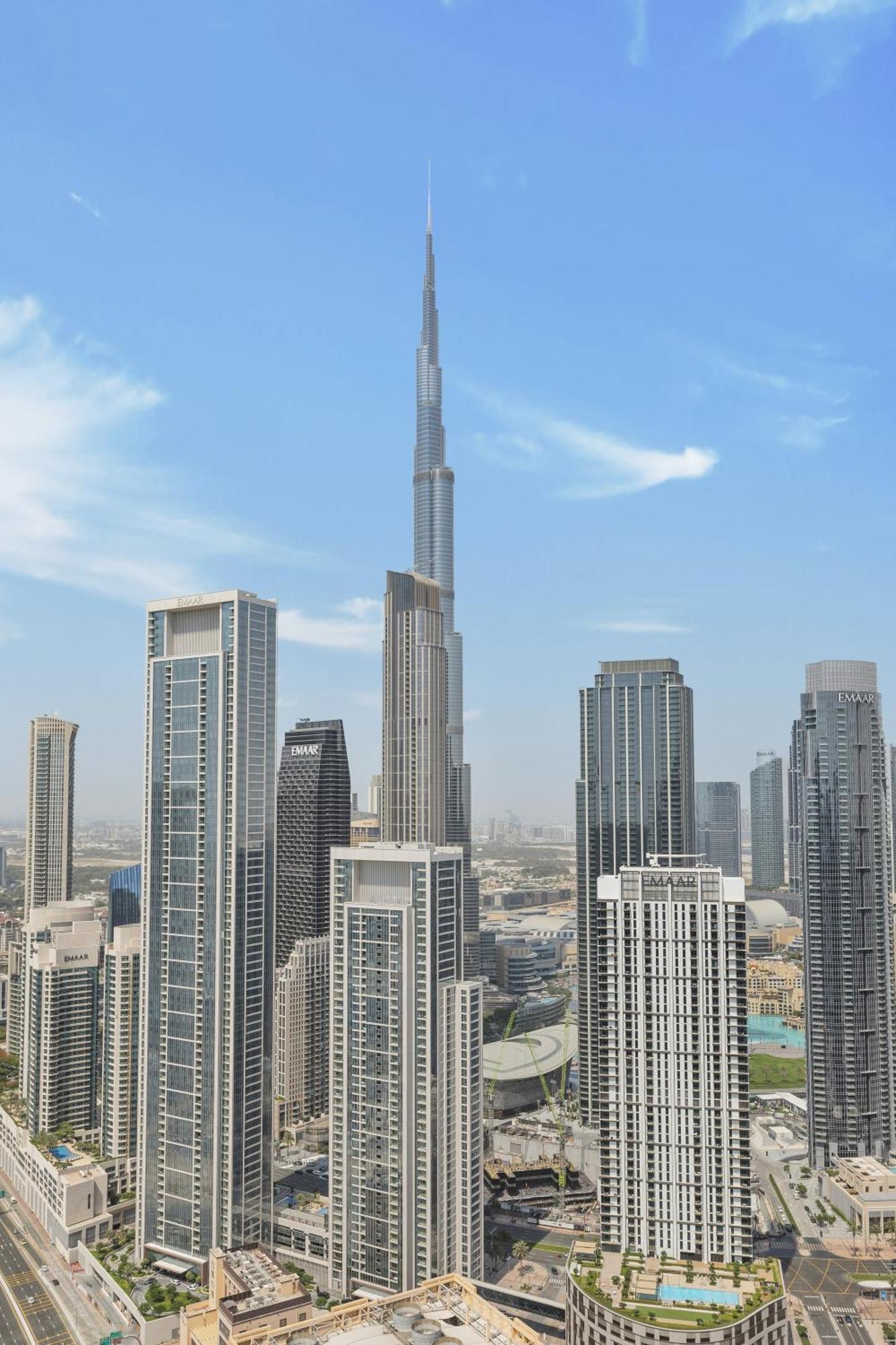 Apartment Luxury With Burj Khalifa Views & Infinity Pool *