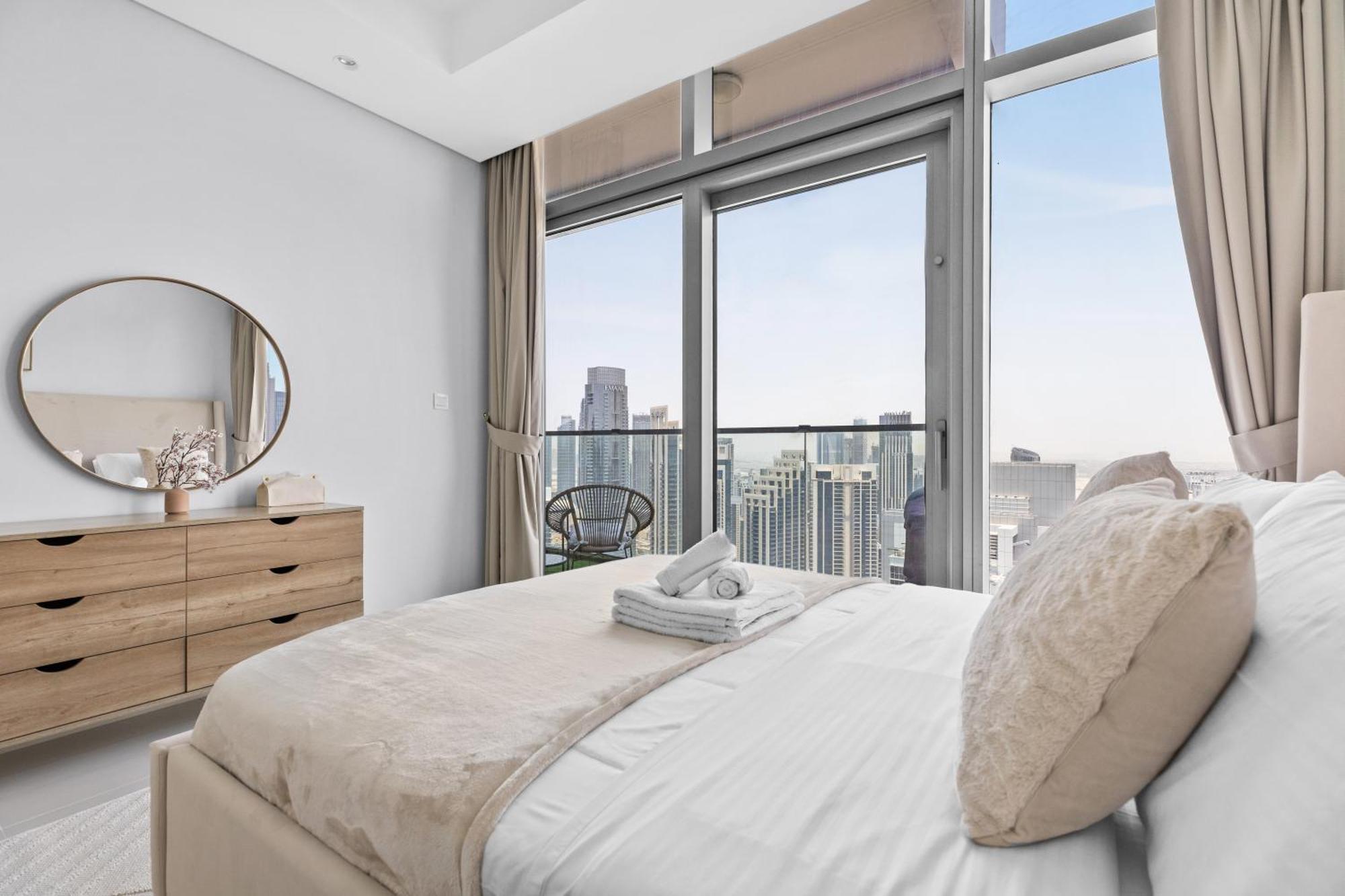 Luxury With Burj Khalifa Views & Infinity Pool Apartment