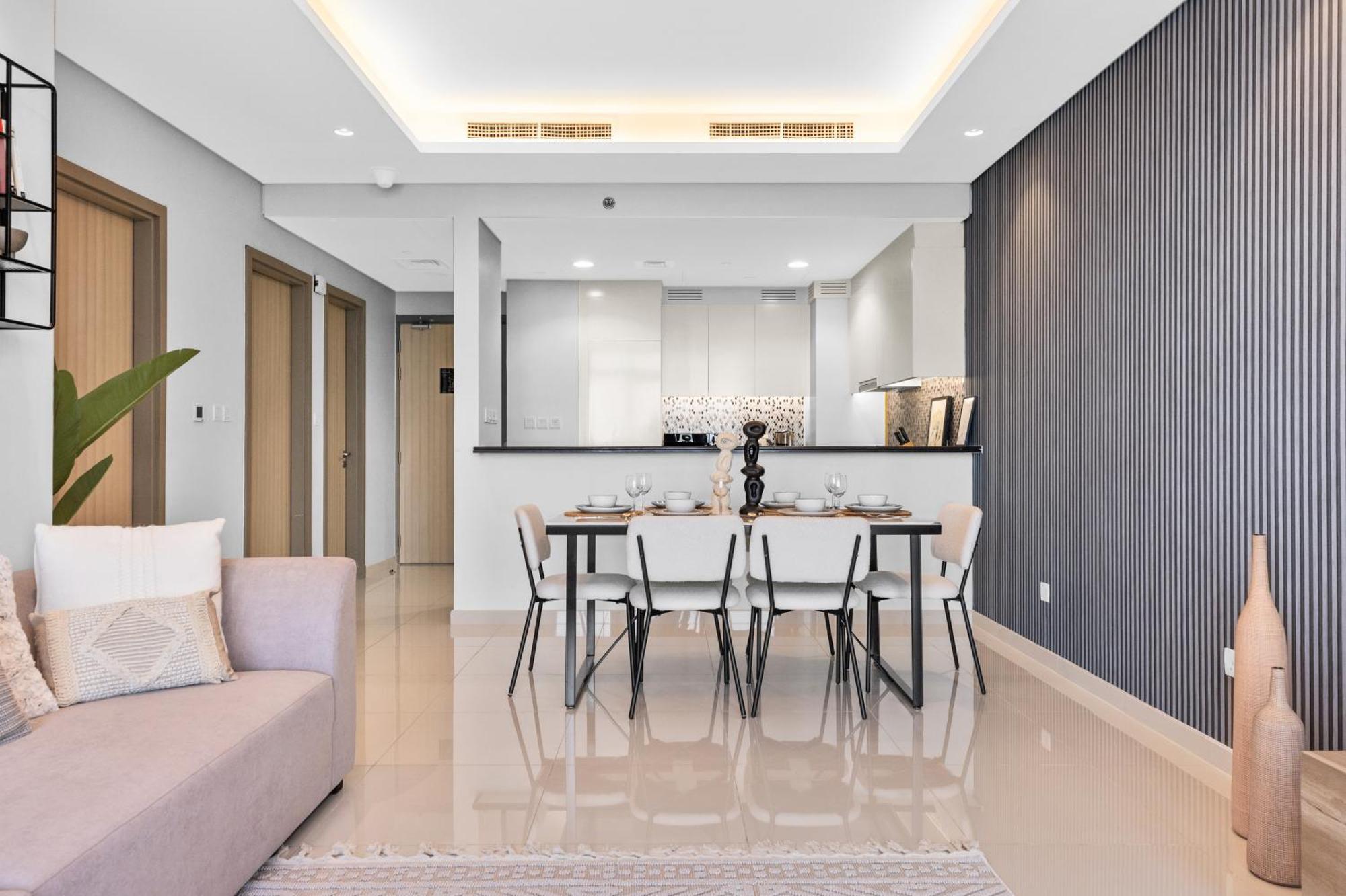 Luxury With Burj Khalifa Views & Infinity Pool Apartment Dubai