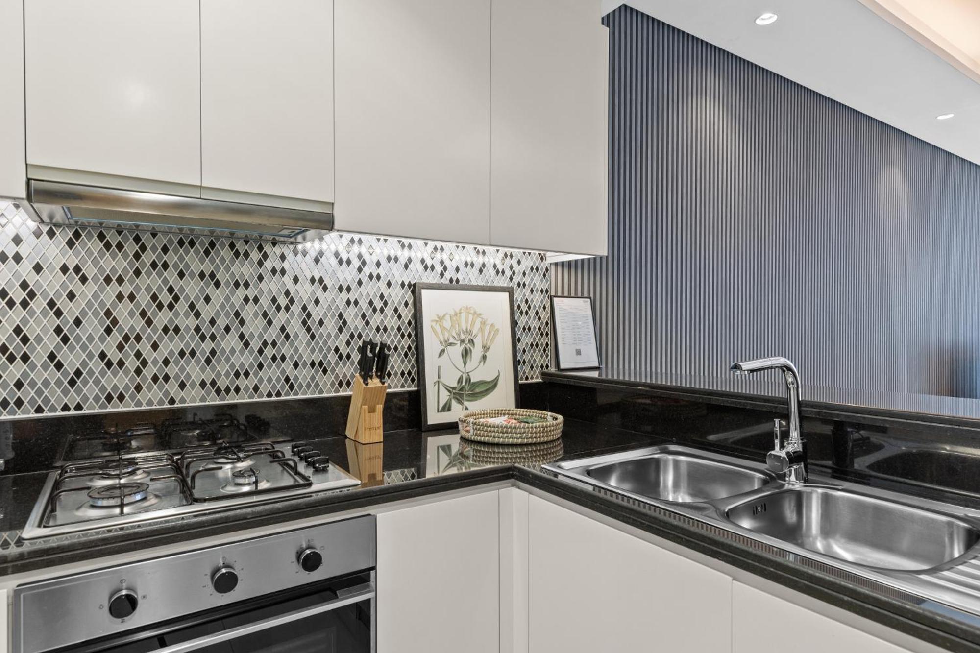 Luxury With Burj Khalifa Views & Infinity Pool Apartment