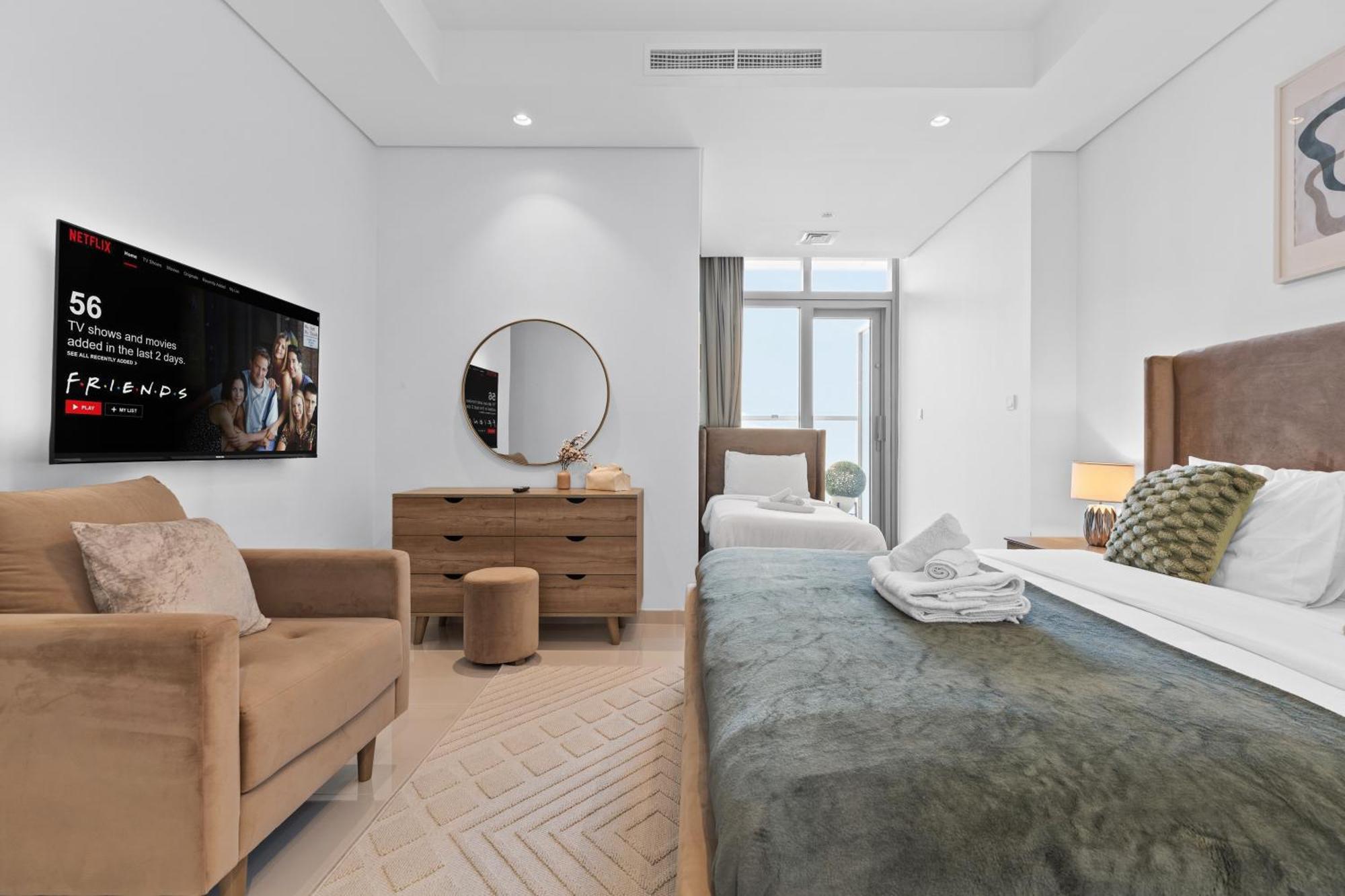 Luxury With Burj Khalifa Views & Infinity Pool Apartment *