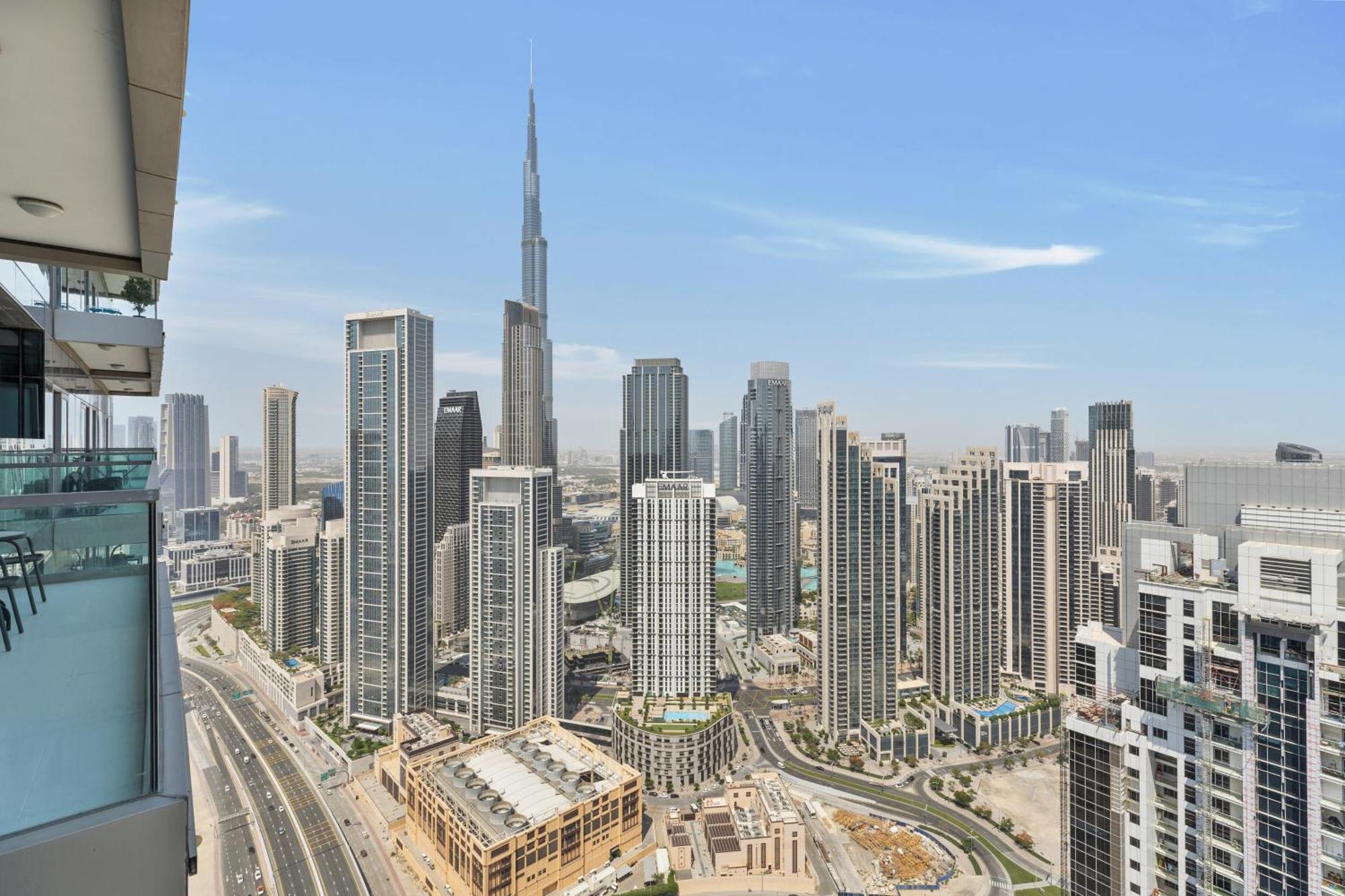 Apartment Luxury With Burj Khalifa Views & Infinity Pool *