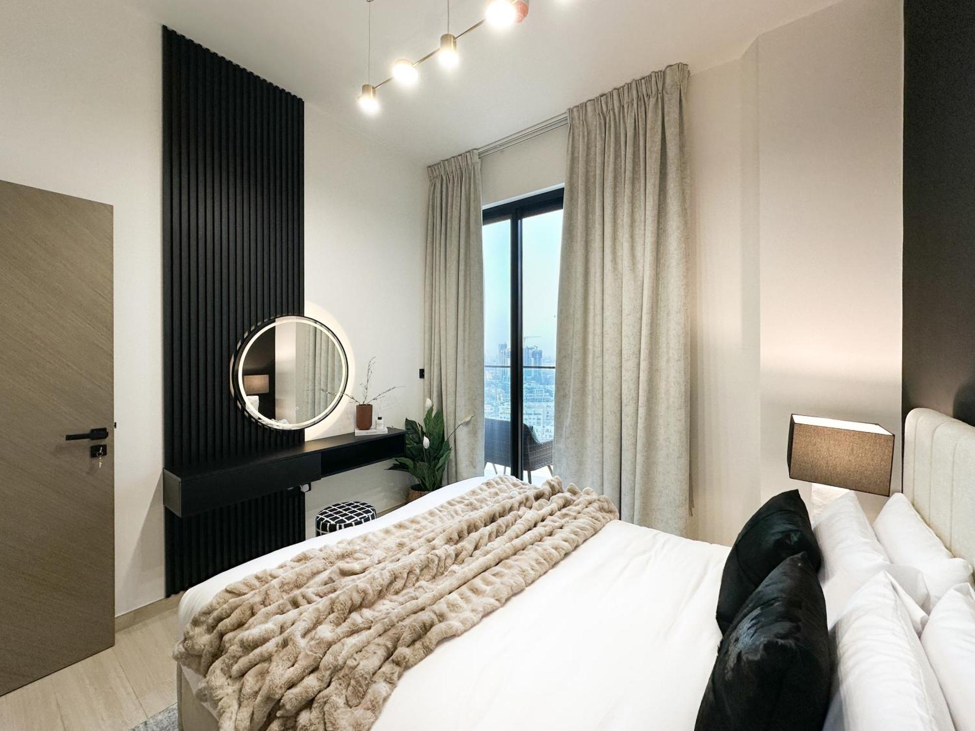 Apartment Trophy - The Promenade W Workstation In Jvc