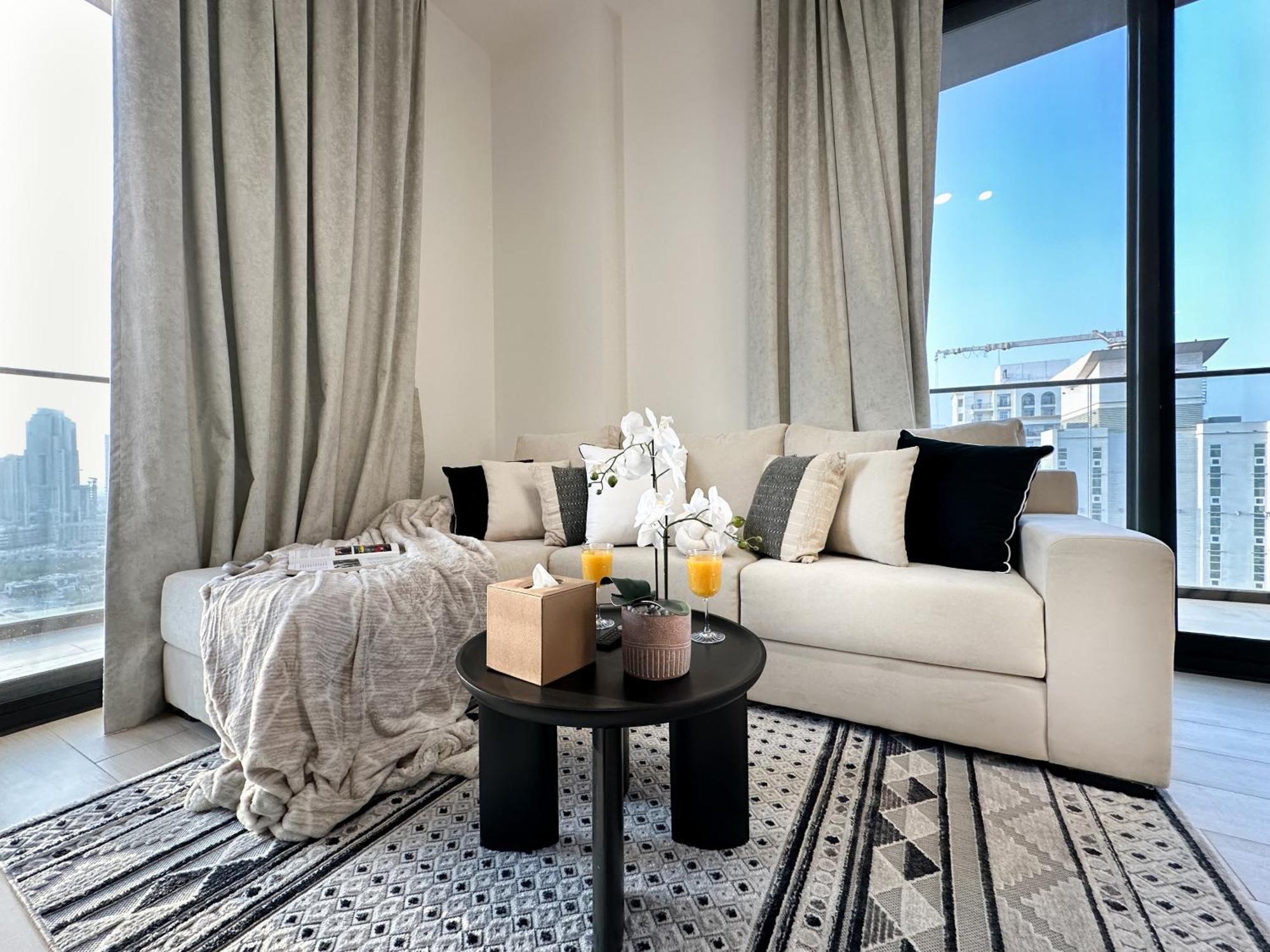 Trophy - The Promenade W Workstation In Jvc Apartment Dubai