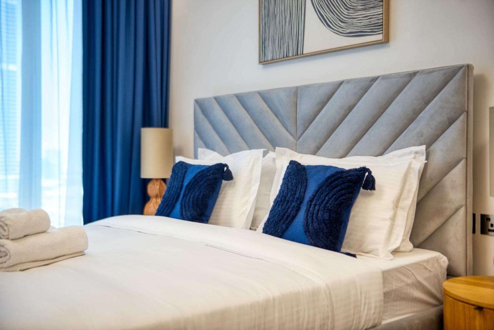 Elegant In Me Do Re Tower Apartment Dubai