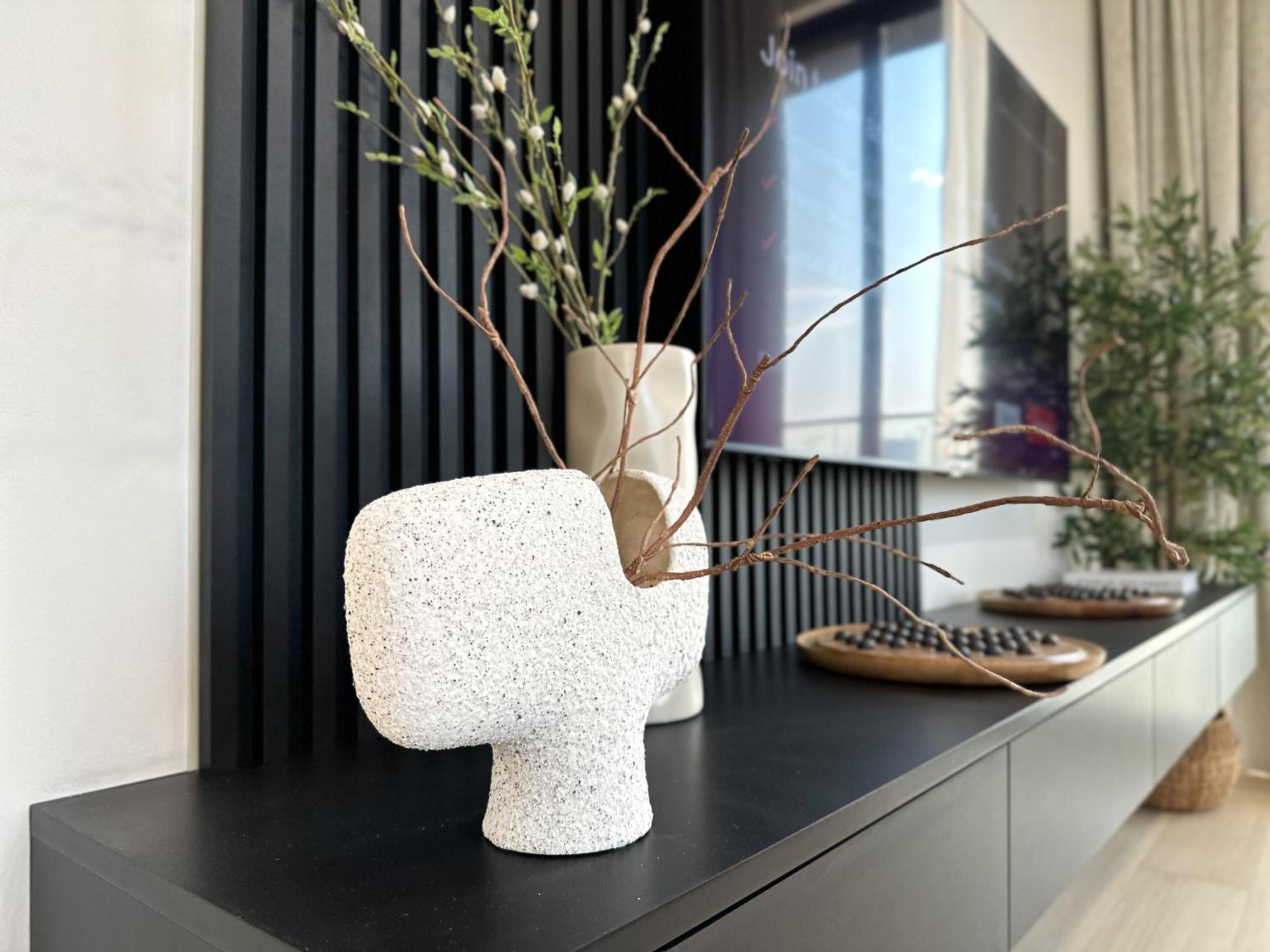 Apartment Trophy - The Promenade W Workstation In Jvc
