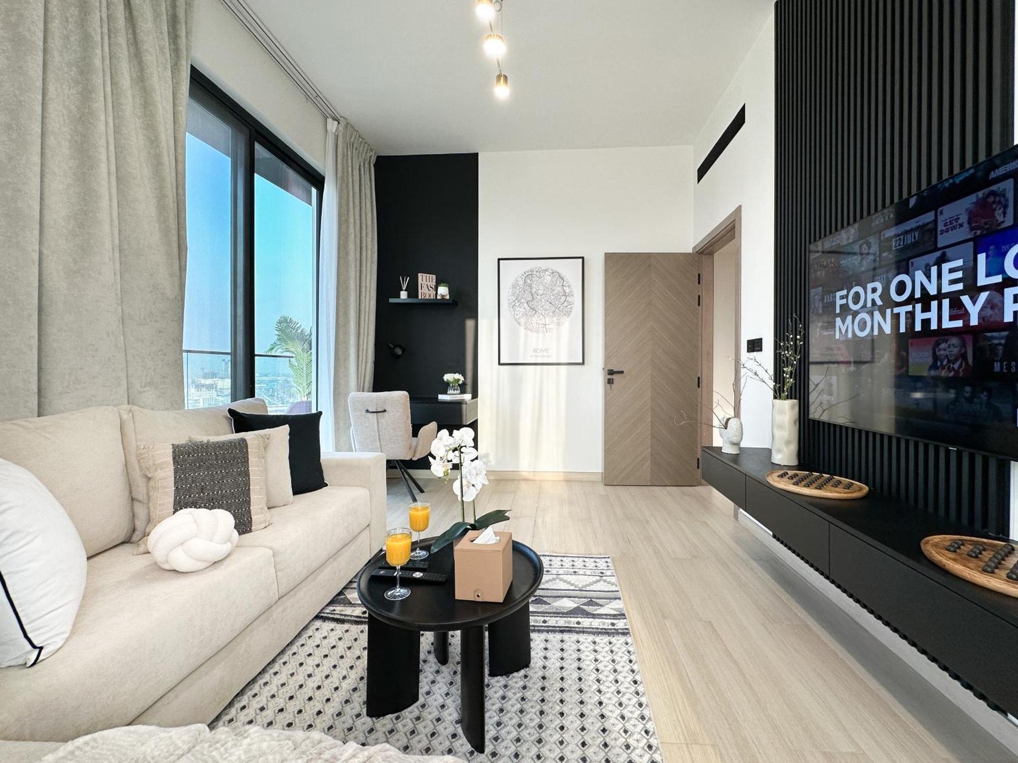 Trophy - The Promenade W Workstation In Jvc Apartment