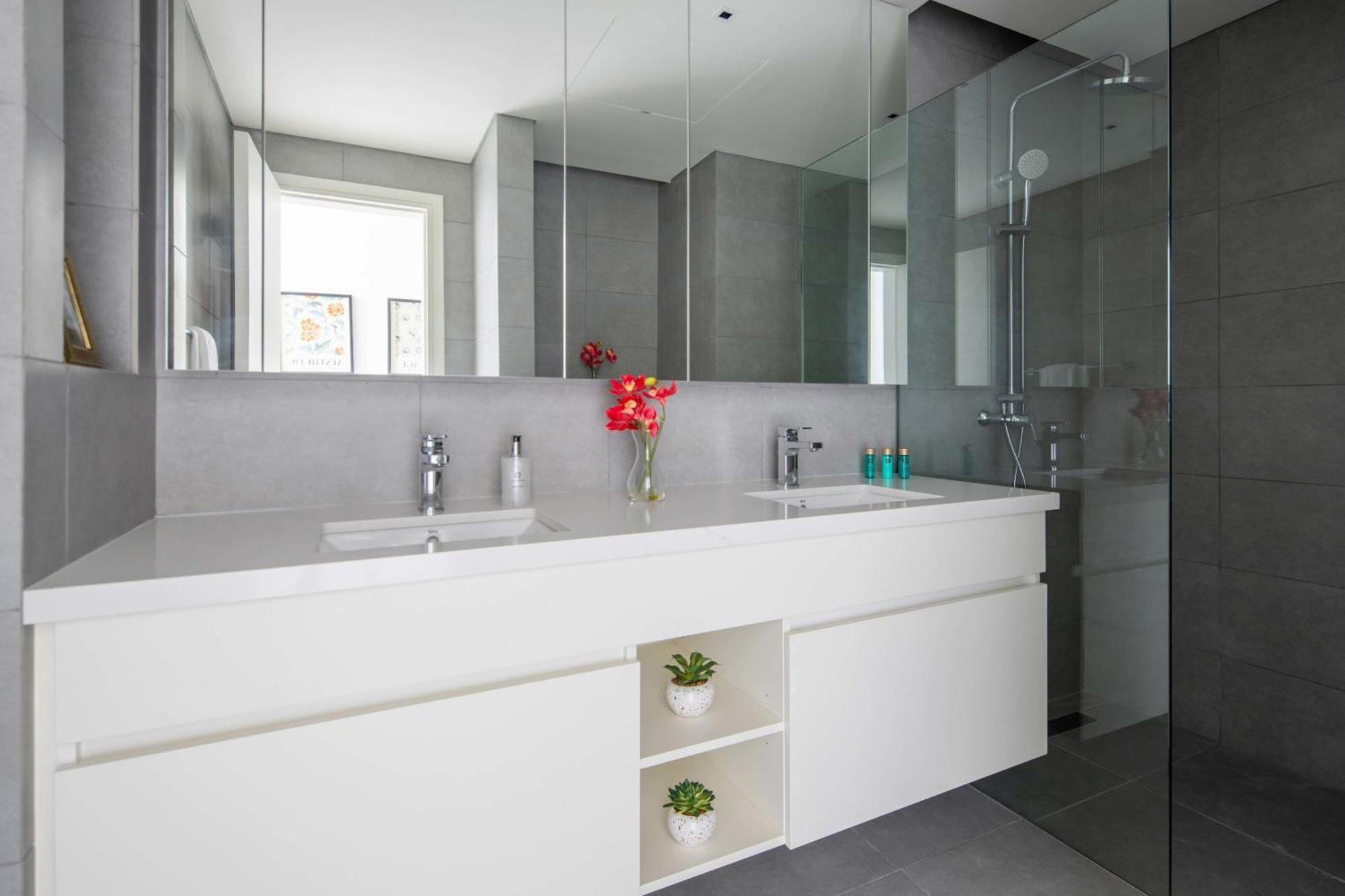 Frank Porter - Ahad Residences Apartment *