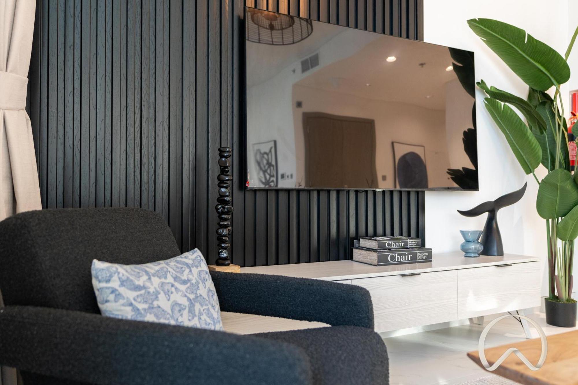 Oraya - Sleek 1br In District One , Direct Lagoon Access Apartment *
