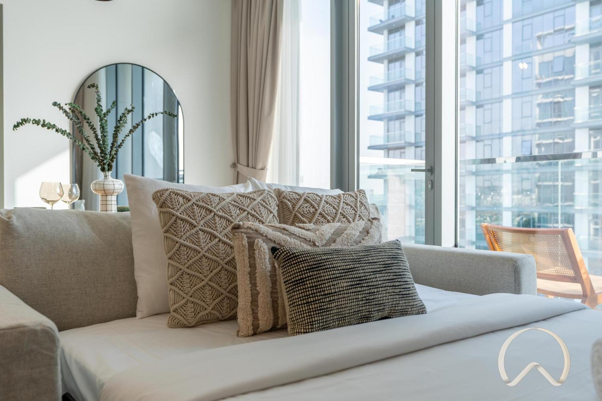 Oraya - Sleek 1br In District One , Direct Lagoon Access Apartment *
