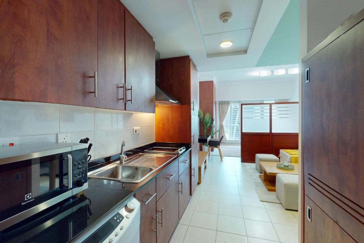 Apartment Terrace - Vibrant Dubai