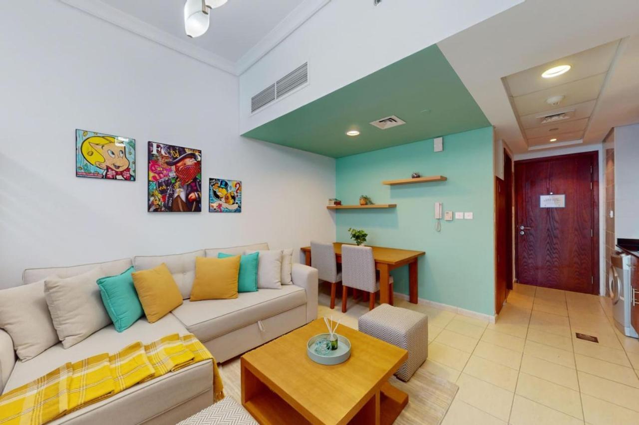 Terrace - Vibrant Apartment