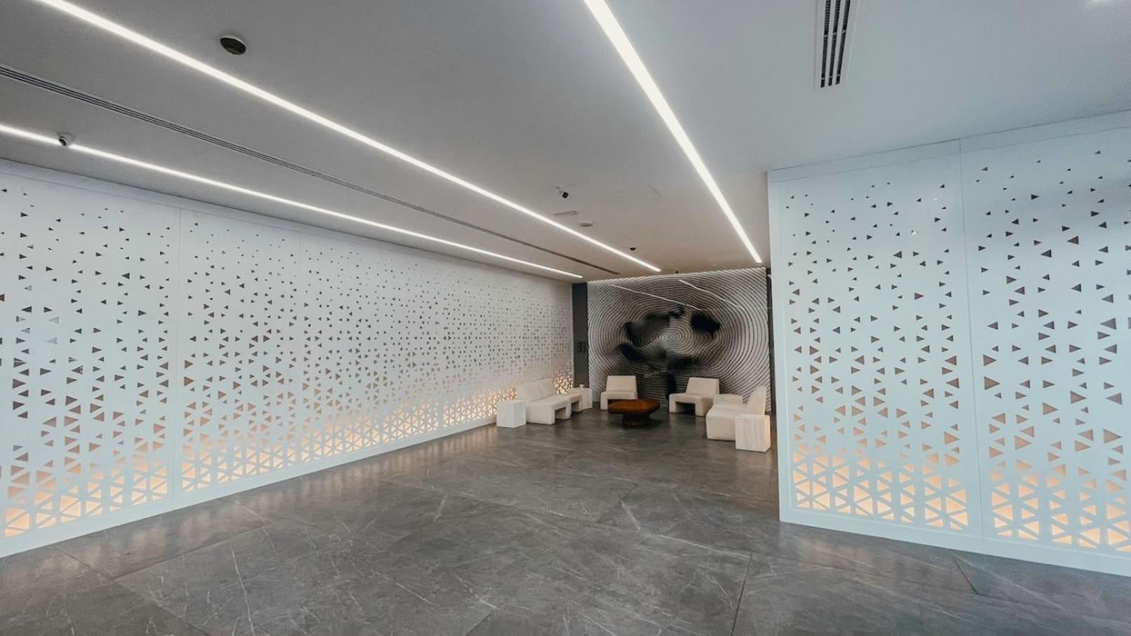 Gorgeous And Sea Views From A High-rise Dubai