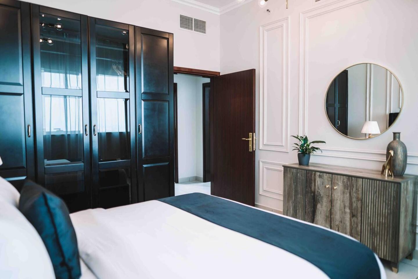 Gorgeous And Sea Views From A High-rise Dubai