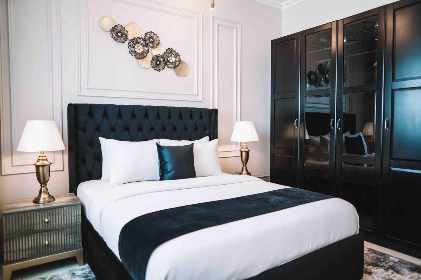 Gorgeous And Sea Views From A High-rise Aparthotel