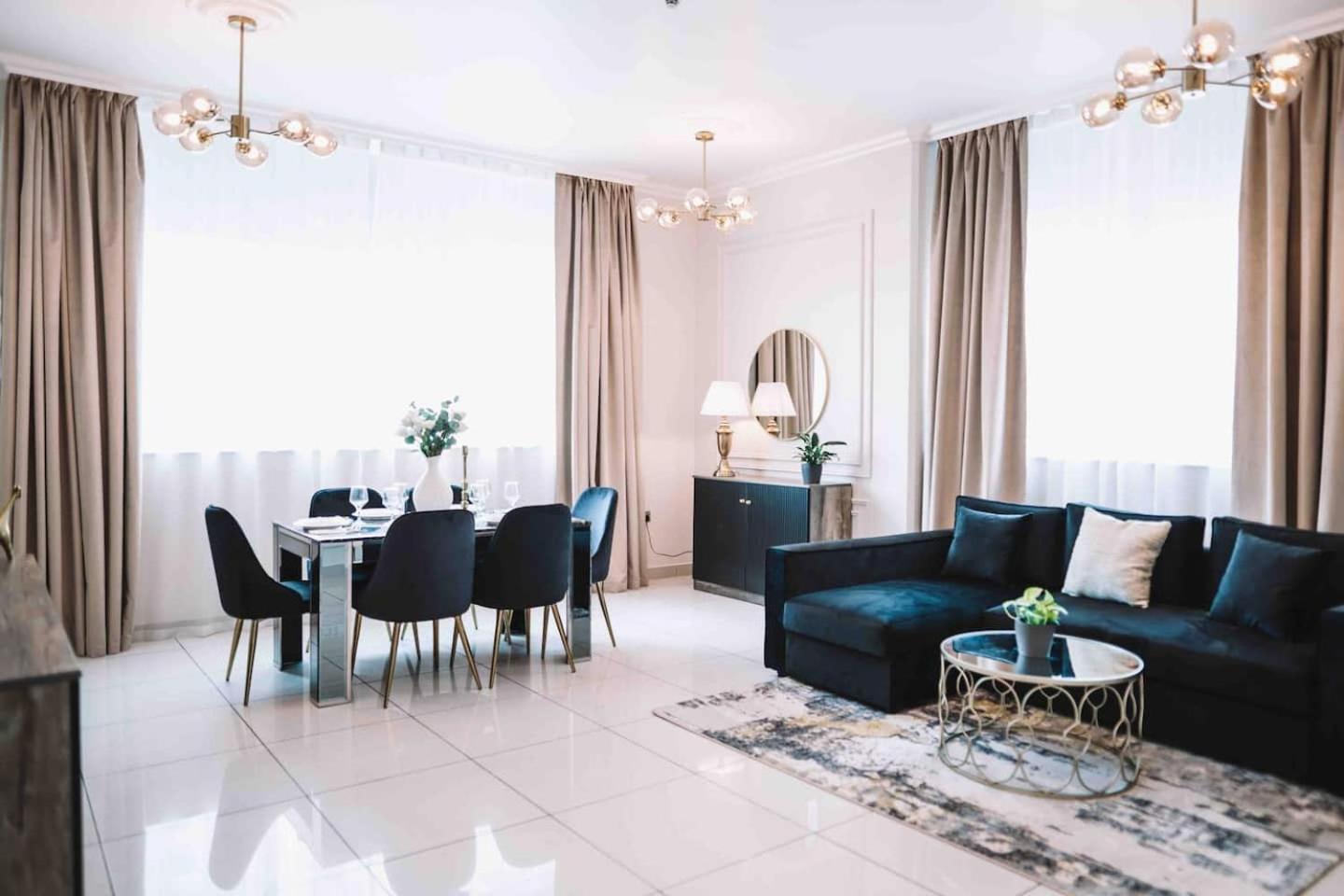 Gorgeous And Sea Views From A High-rise