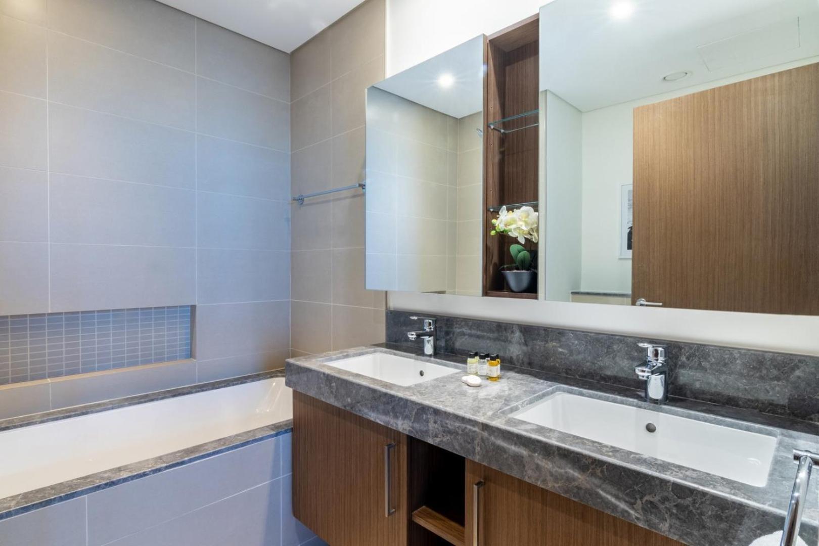 Guestready Azure 52|42 Marina Views
