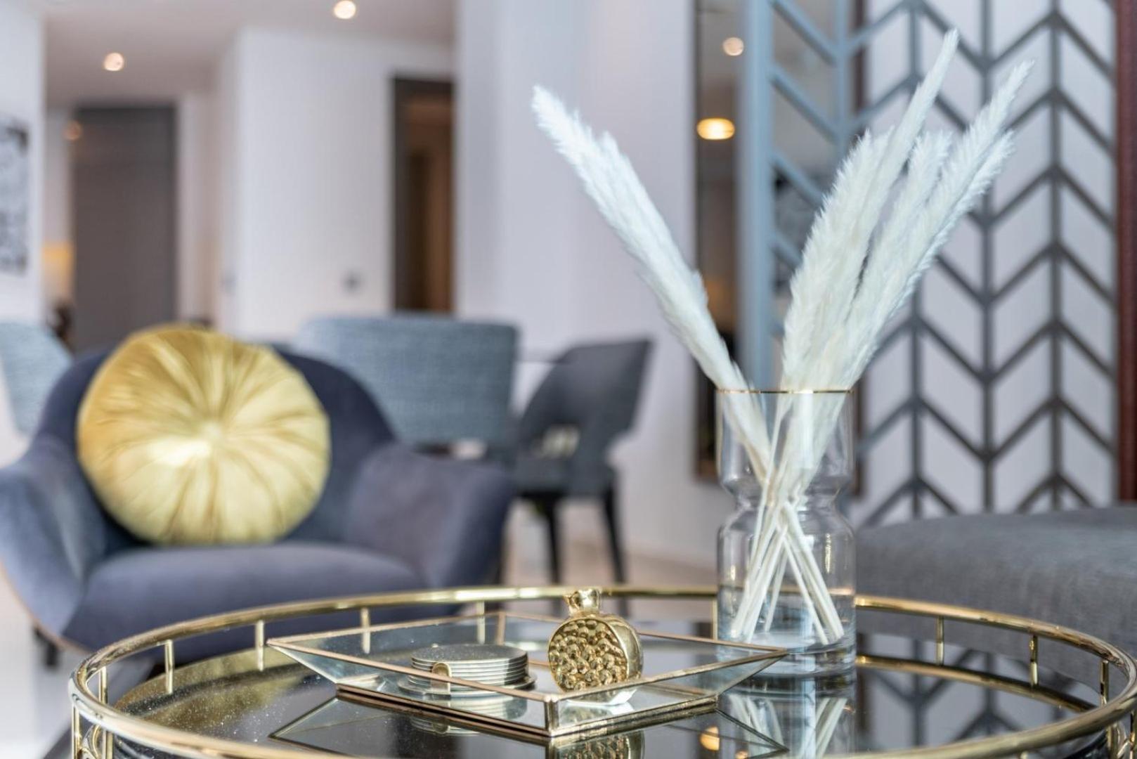 Guestready Homes - Afterlight Roses *
