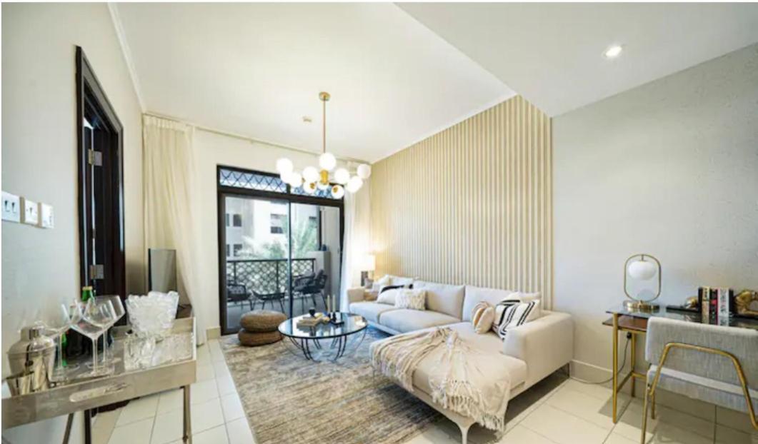 Vibrant One Bed, 5 Mins Walk To Mall, Burj Apartment