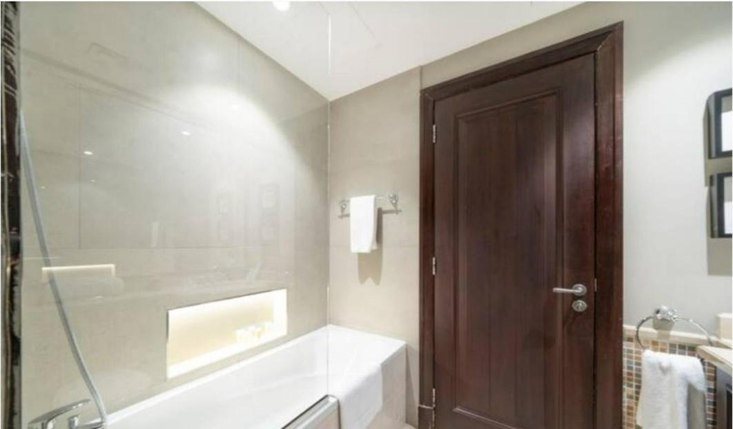 Vibrant One Bed, 5 Mins Walk To Mall, Burj *