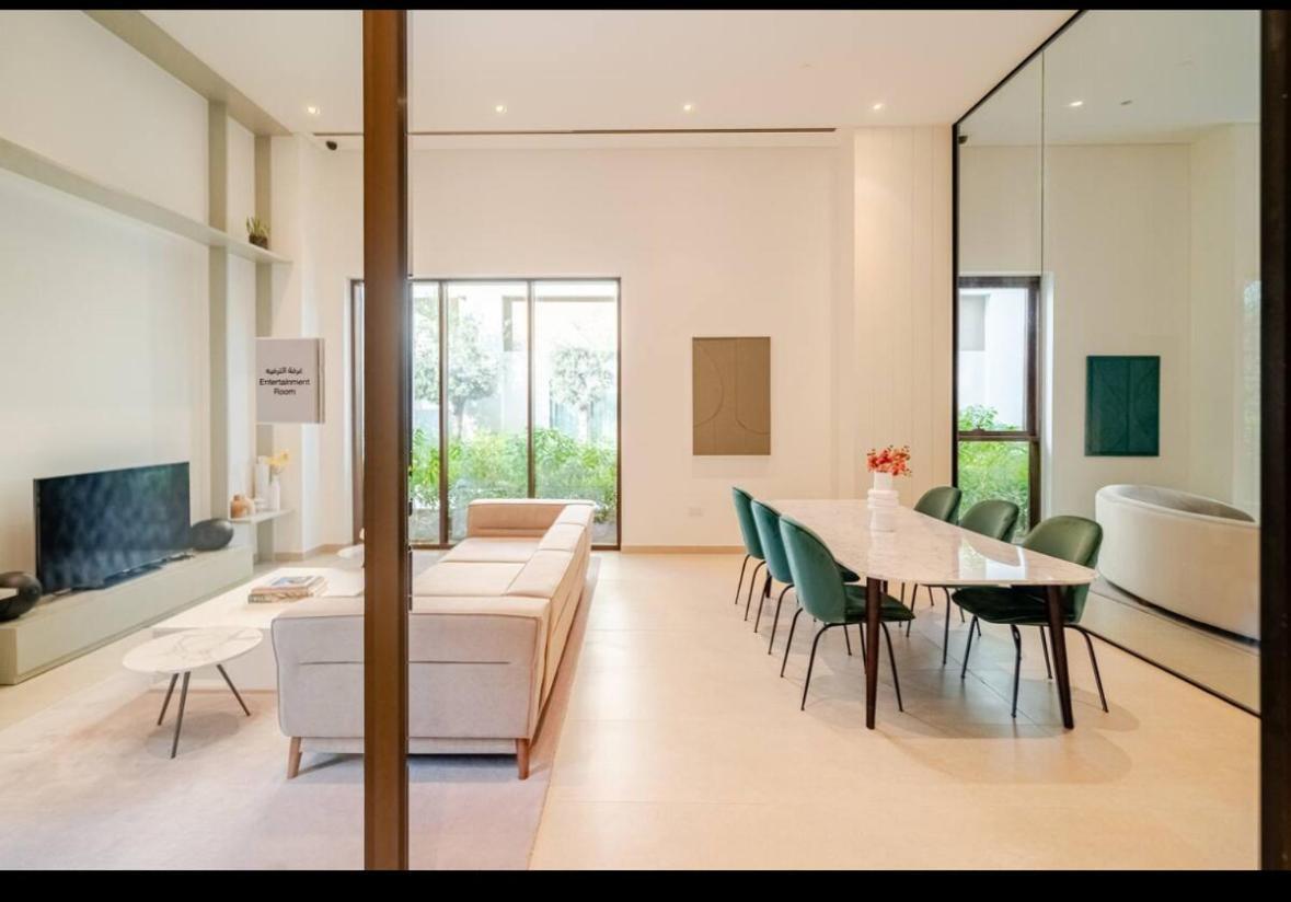 Exquisite 1-bedroom With Pool Scenery In Creek Harbour Apartment *