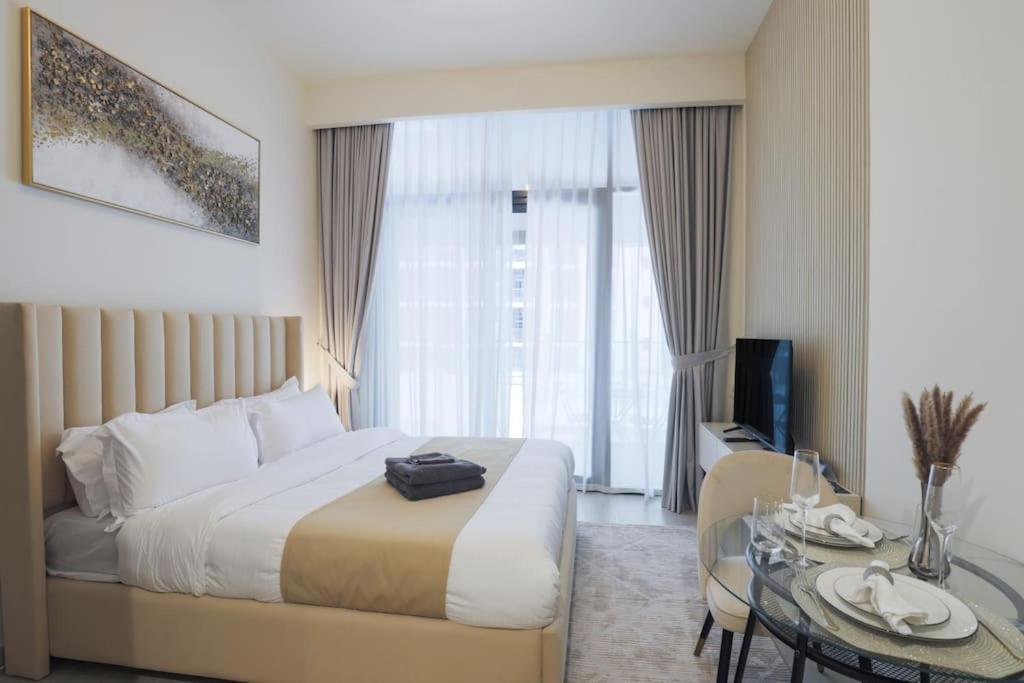 Apartment Elegant In Azizi Riviera