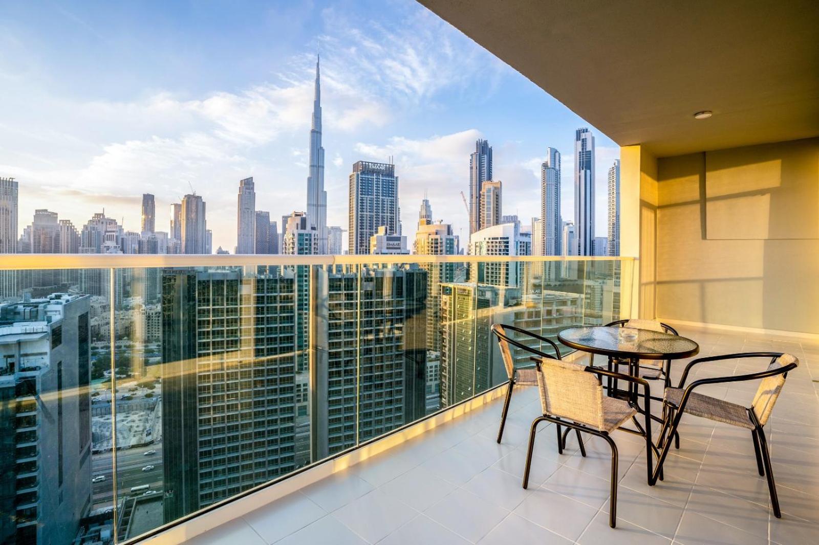 Stunning 2-bedroom Business Bay With Burj Khalifa View & Huge Balcony Apartamento Dubai
