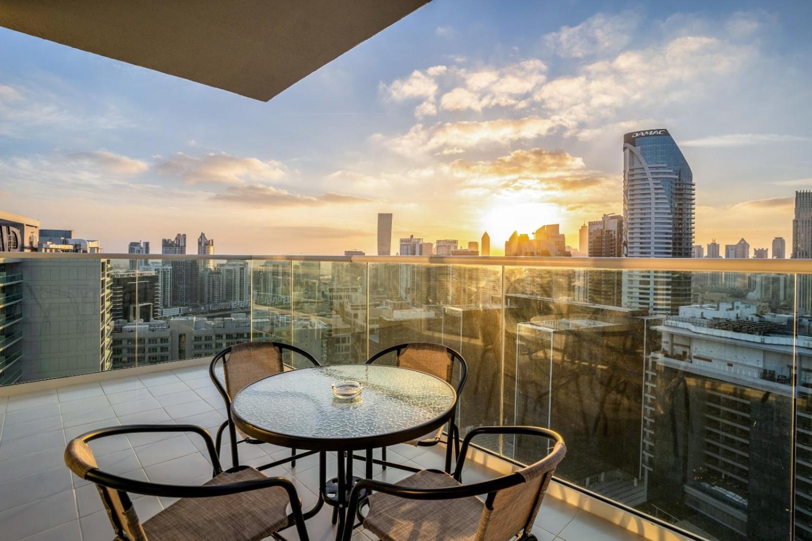 Stunning 2-bedroom Business Bay With Burj Khalifa View & Huge Balcony Apartamento