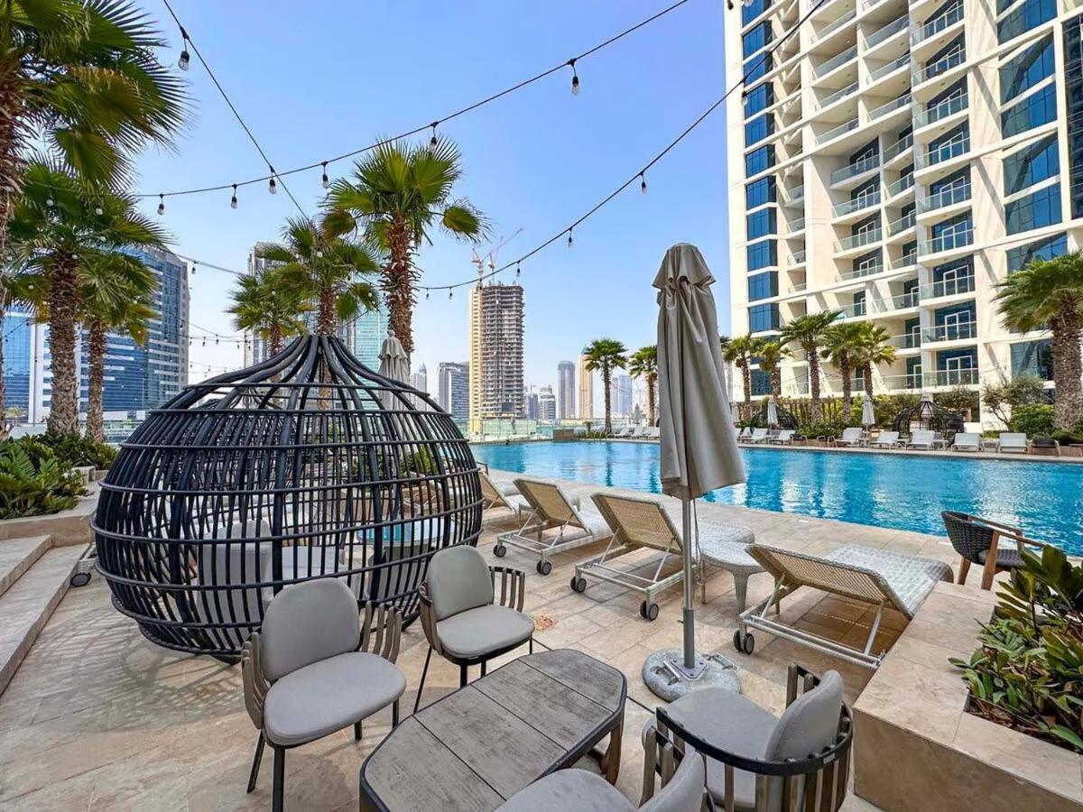 Aws - Canal Views In A High Floor Apartment