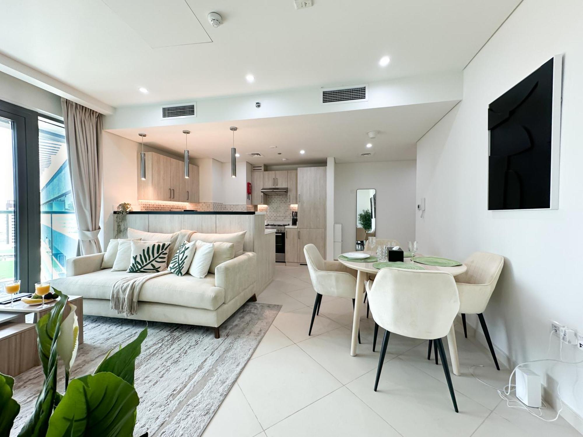 Luxe Lagoon Palm Private Access With Infinity Pool & Bar Dubai
