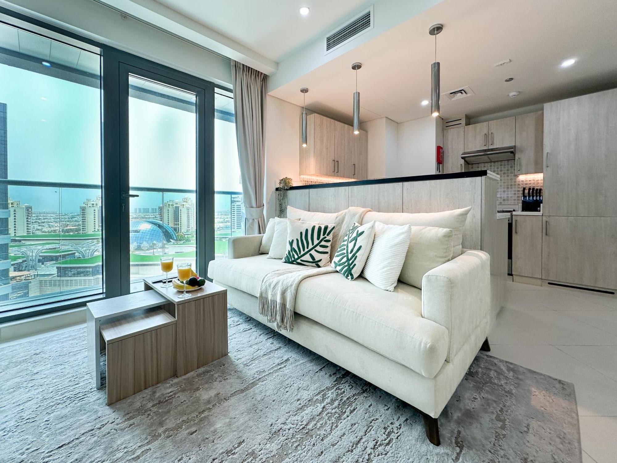 Luxe Lagoon Palm Private Access With Infinity Pool & Bar Apartment *