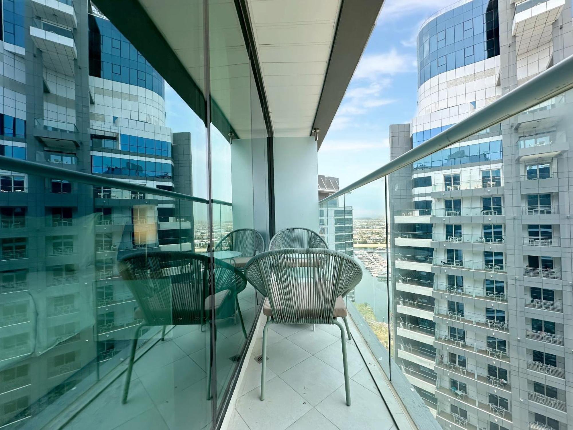 Luxe Lagoon Palm Private Access With Infinity Pool & Bar Apartment *