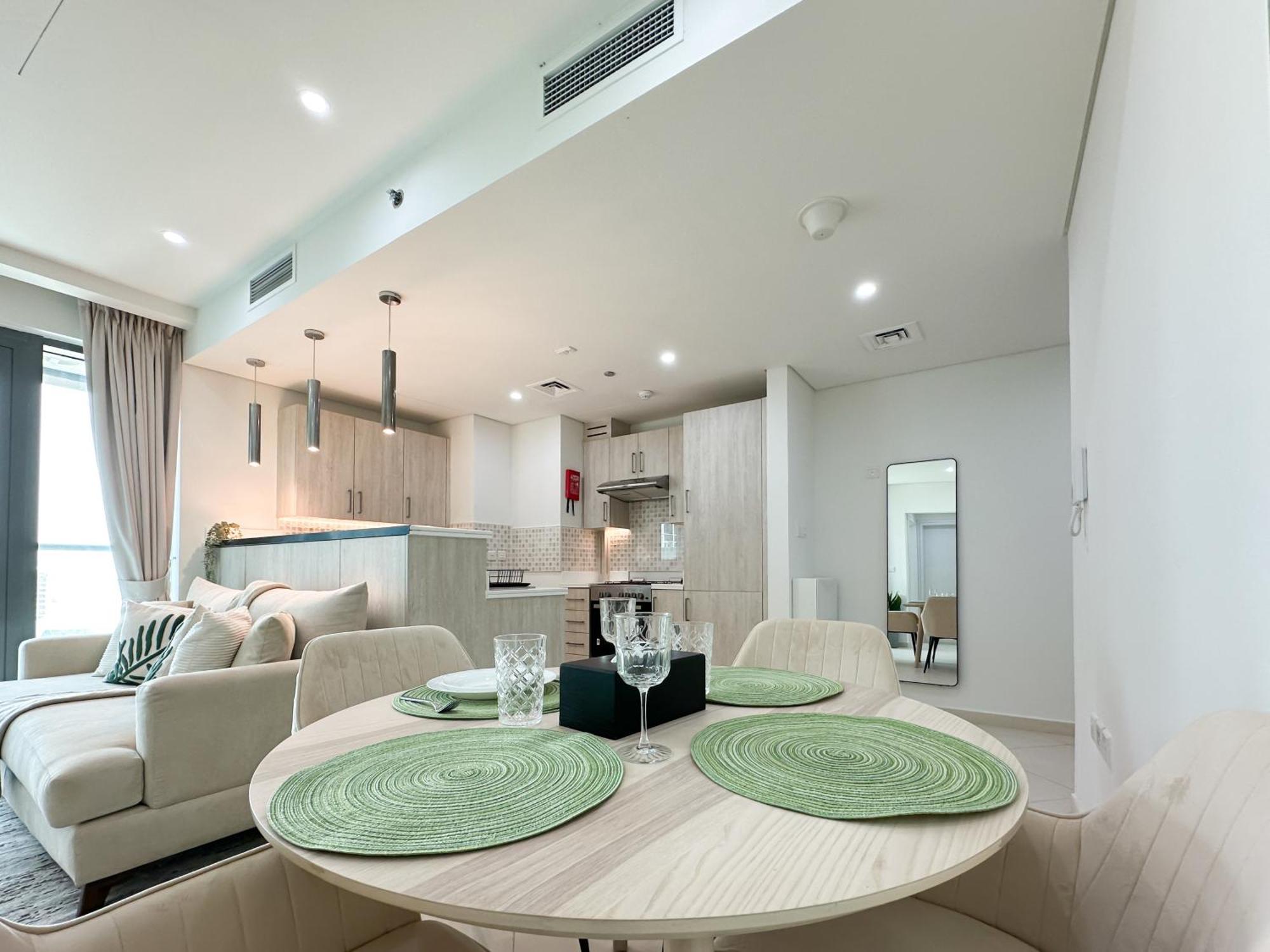 Luxe Lagoon Palm Private Access With Infinity Pool & Bar Apartment Dubai