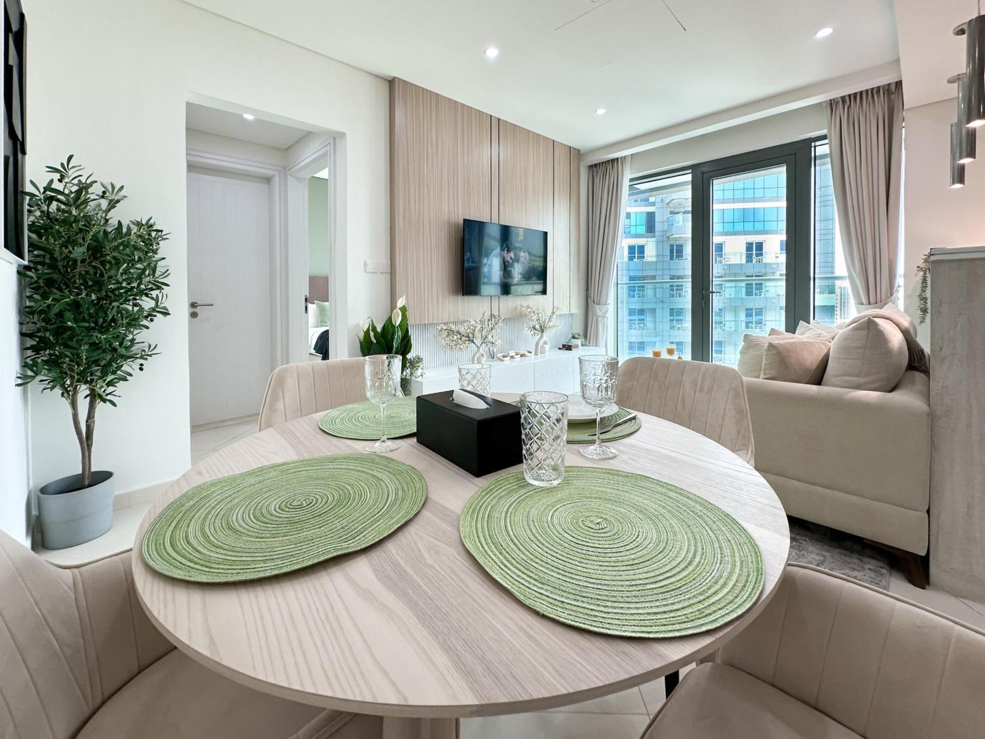 Luxe Lagoon Palm Private Access With Infinity Pool & Bar Dubai