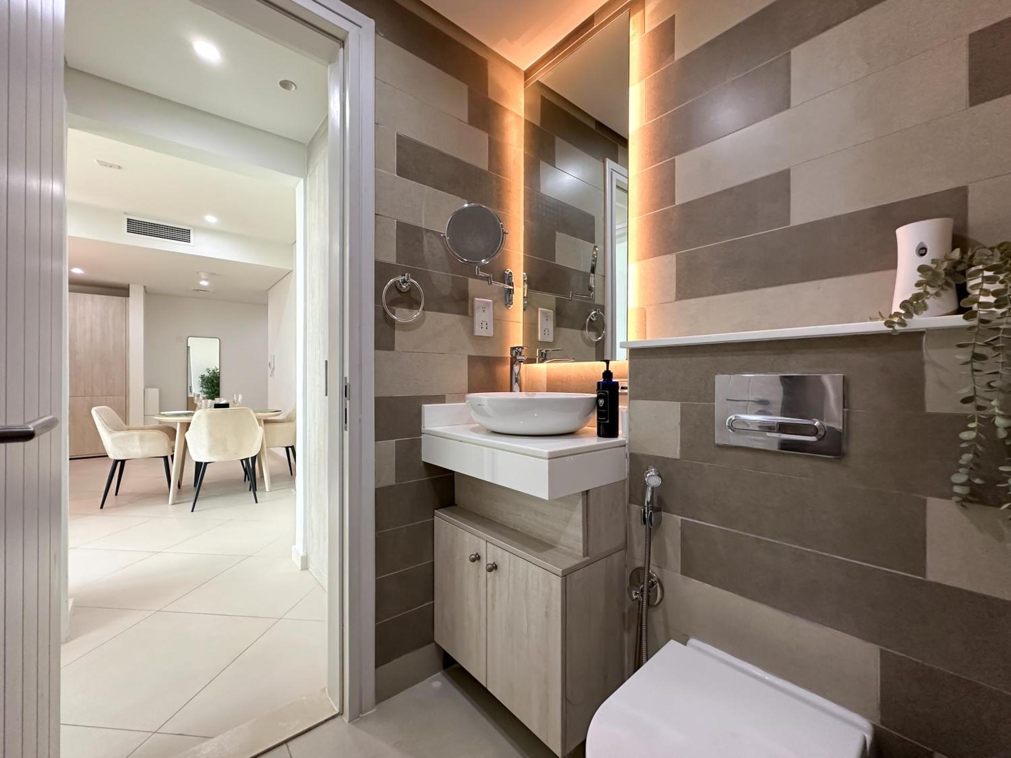 Luxe Lagoon Palm Private Access With Infinity Pool & Bar Apartment