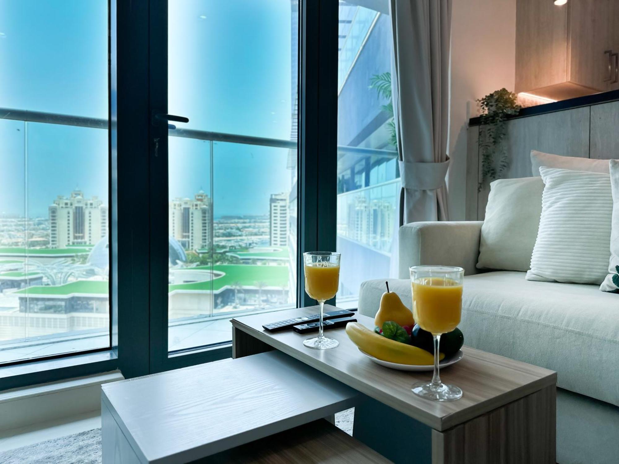 Luxe Lagoon Palm Private Access With Infinity Pool & Bar Apartment