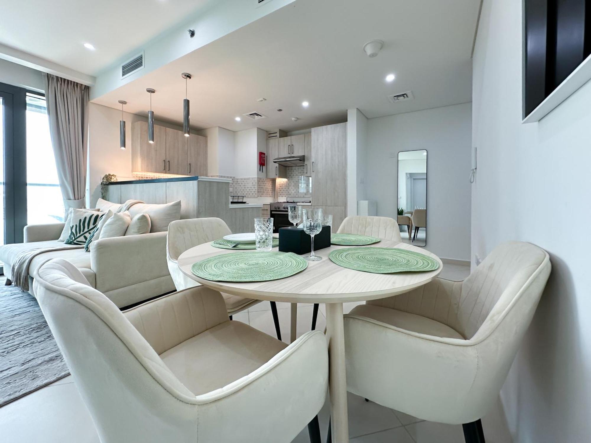 Luxe Lagoon Palm Private Access With Infinity Pool & Bar Apartment Dubai