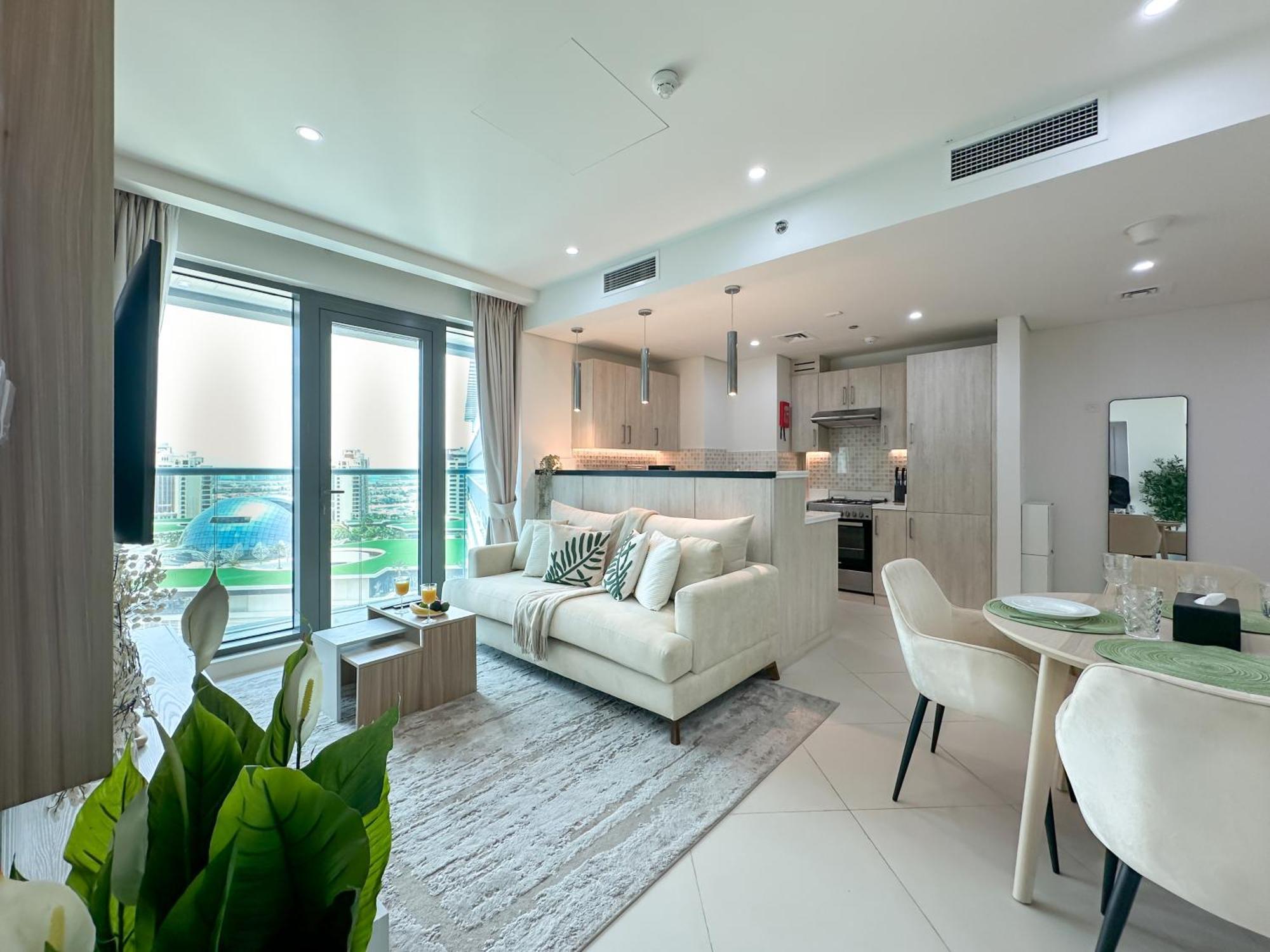 Luxe Lagoon Palm Private Access With Infinity Pool & Bar Apartment