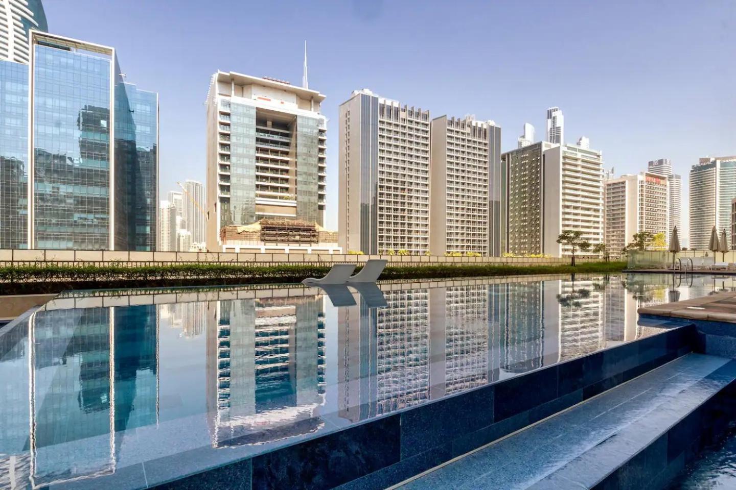 Stunning 2-bedroom Business Bay With Burj Khalifa View & Huge Balcony *