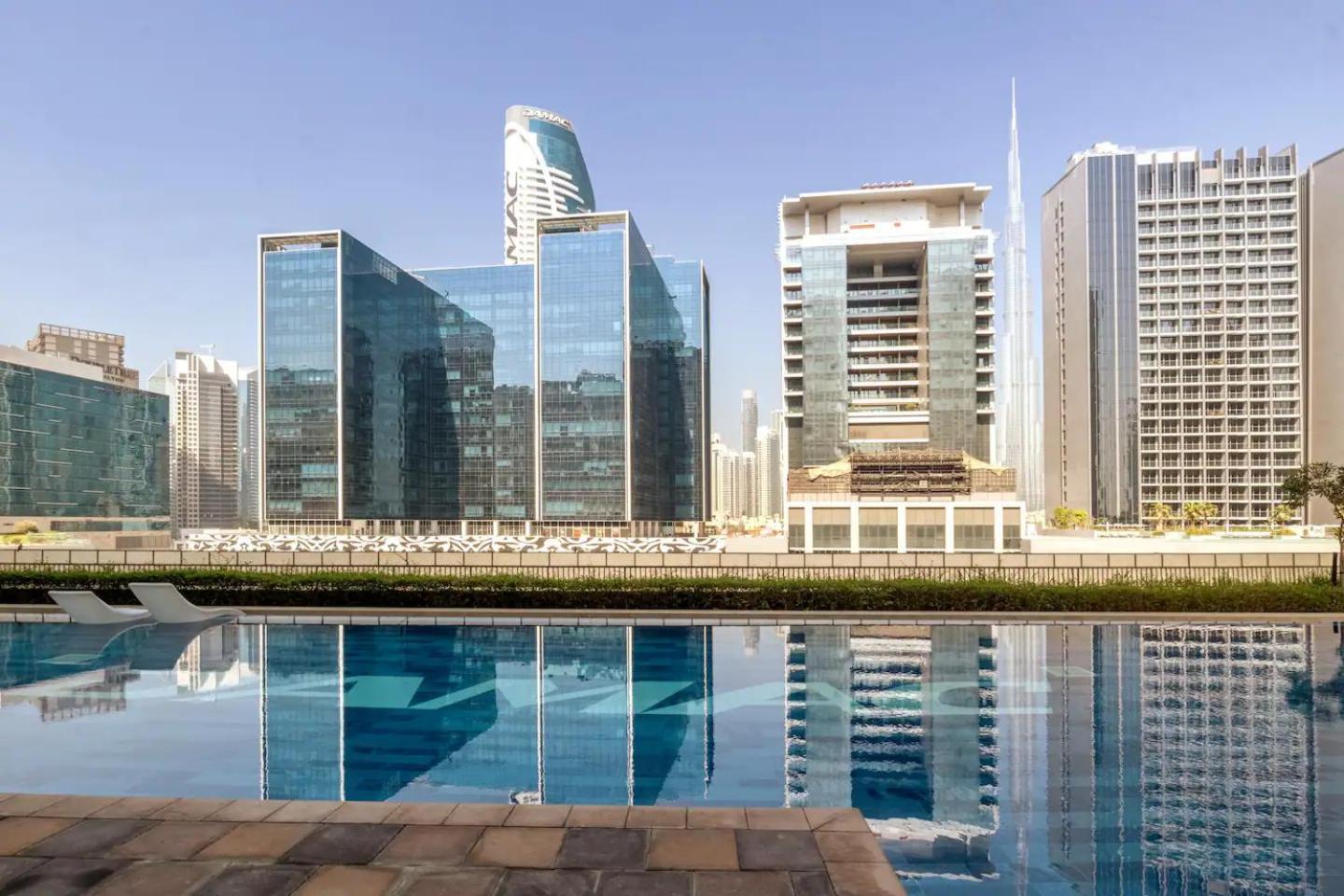 Stunning 2-bedroom Business Bay With Burj Khalifa View & Huge Balcony *