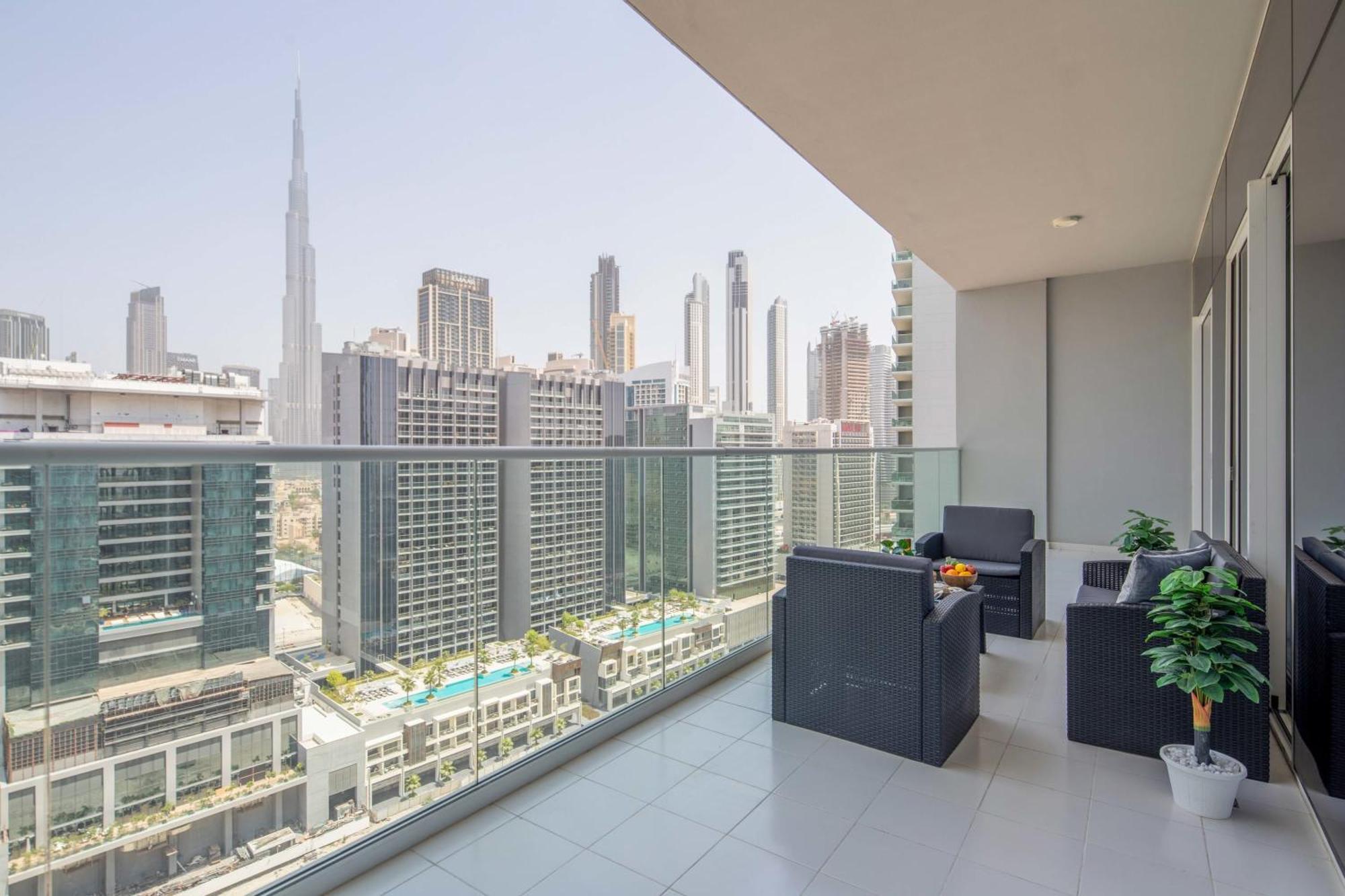 Frank Porter - Vera Residences Apartment
