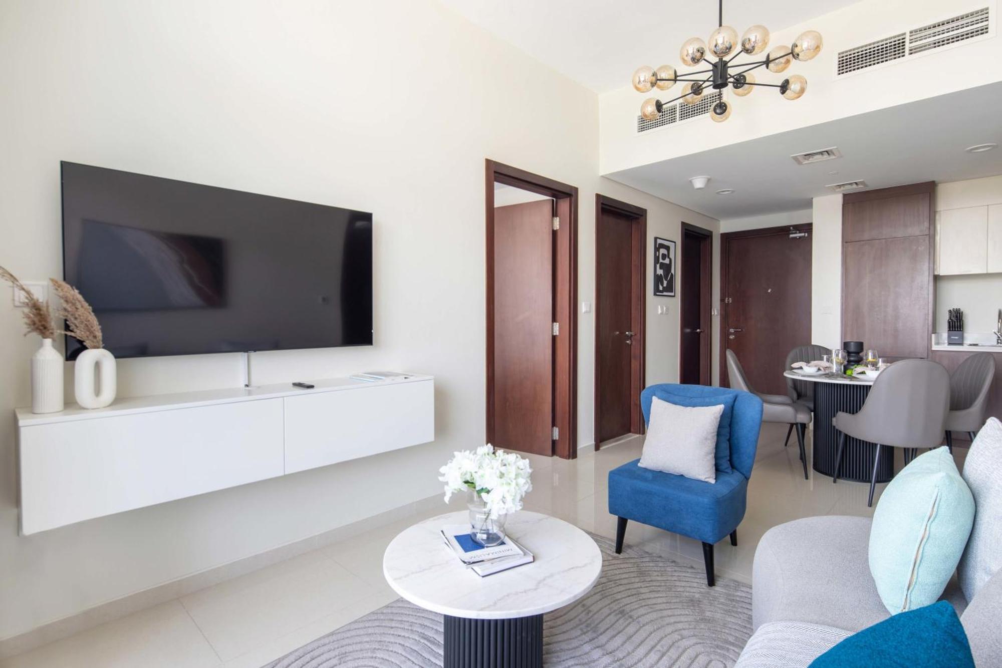 Frank Porter - Vera Residences Apartment