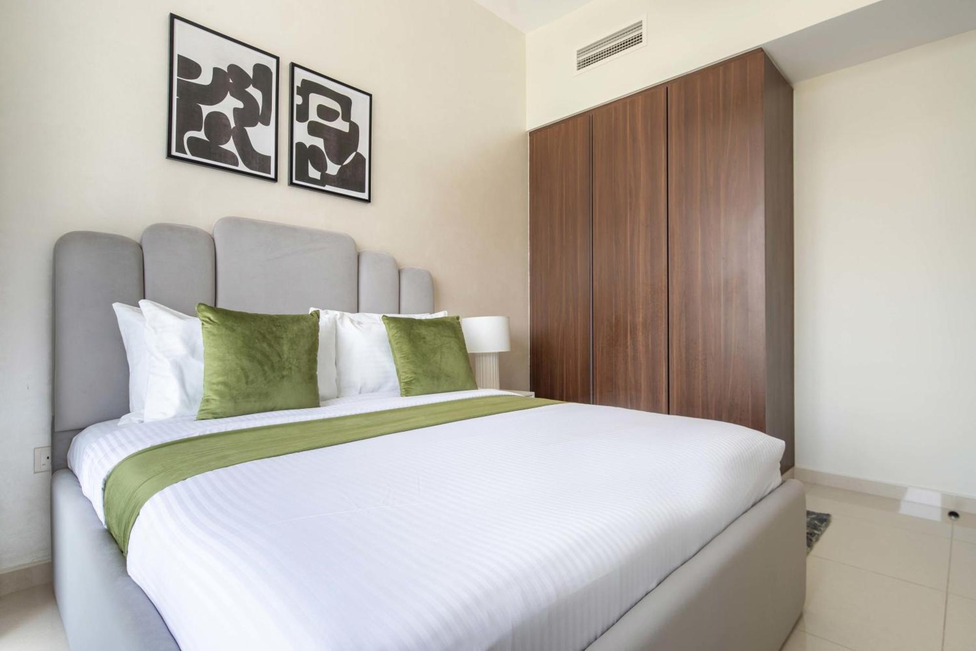 Frank Porter - Vera Residences Apartment *
