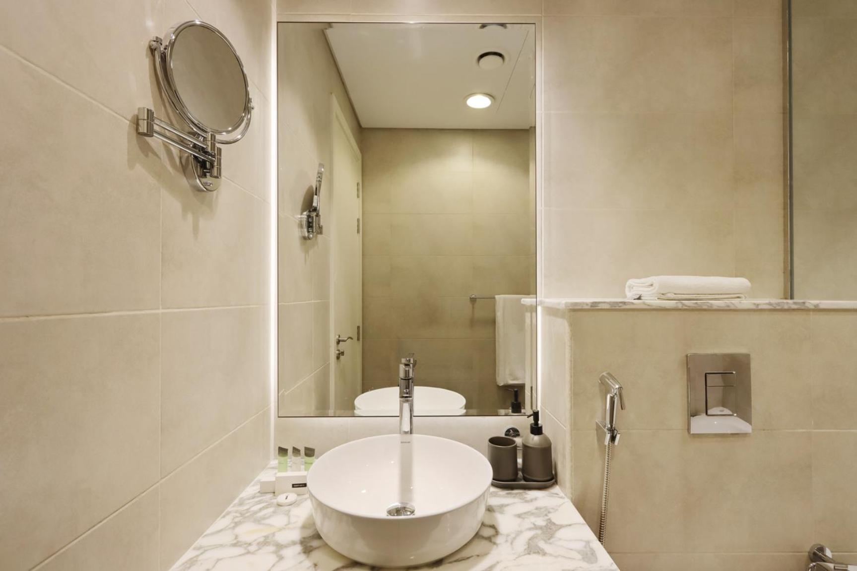 Paramount Midtown - Upgraded High-floor 2 Br Apartment Dubai