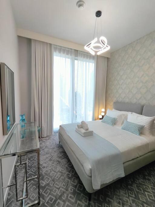 Burj View - 10 Minutes Walk Dream Lux Designer 3bd *